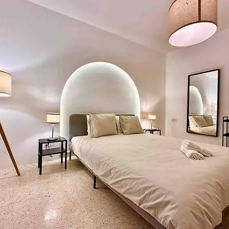 Poolside Paradise Sea View