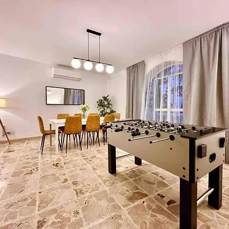 Poolside Paradise Sea View