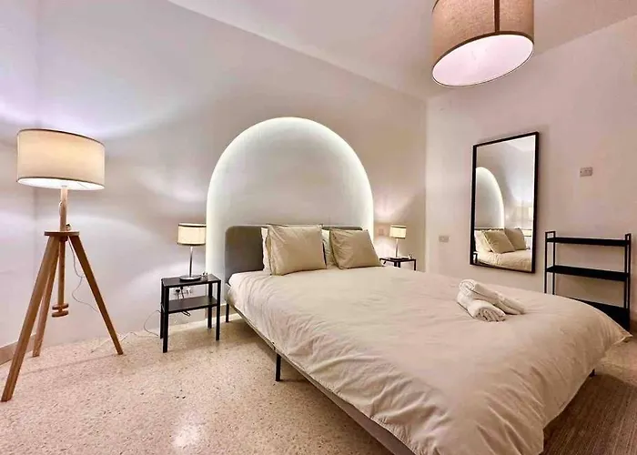 Poolside Paradise Sea View