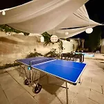 וילה Poolside Paradise Sea View *