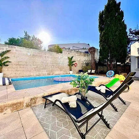 Βίλα Poolside Paradise Sea View