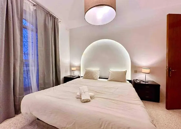 Poolside Paradise Sea View Villa Is-Swieqi