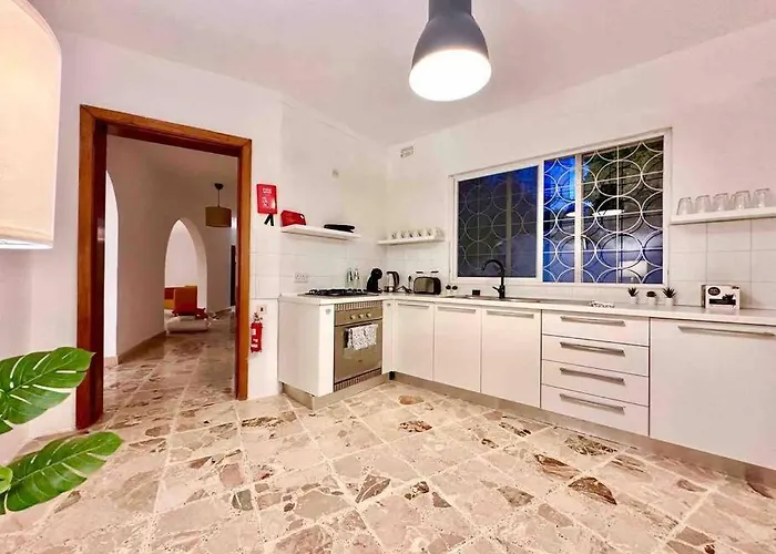 Poolside Paradise Sea View * Is-Swieqi