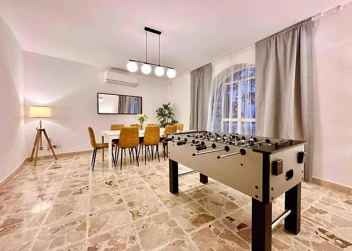 Poolside Paradise Sea View