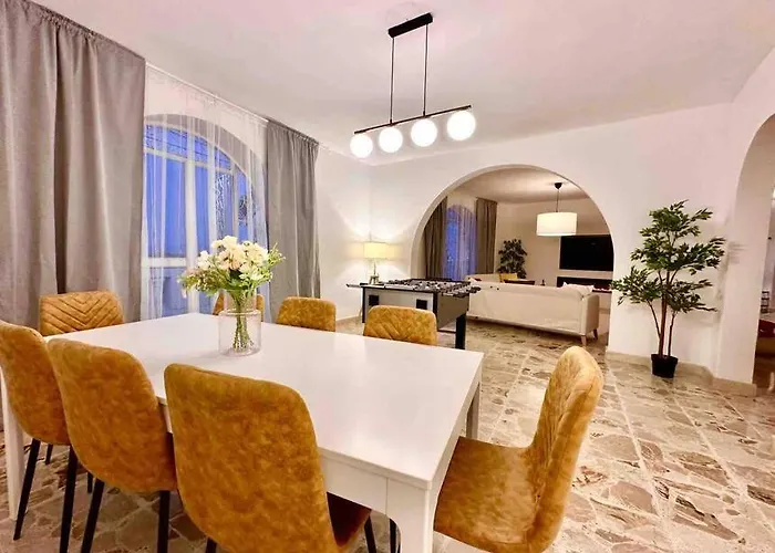 Poolside Paradise Sea View Villa Is-Swieqi